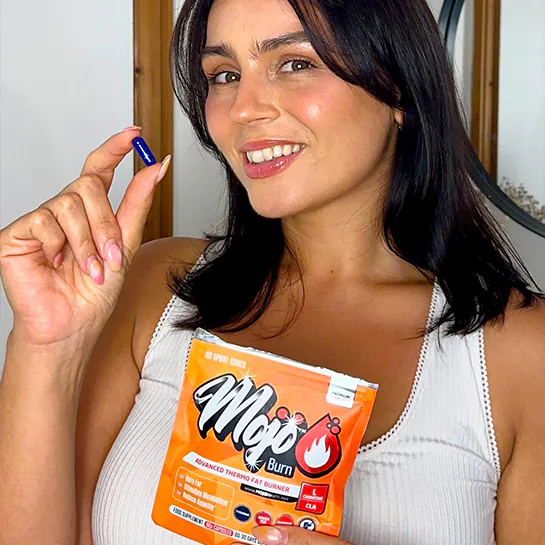 A customer holding a MOJO™ BURN capsule and pouch